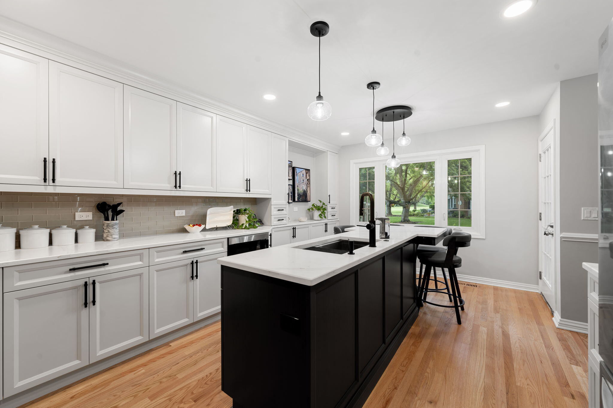 https://5237130.fs1.hubspotusercontent-na1.net/hubfs/5237130/1-web-or-mls-456-williamsburg-ln.jpeg