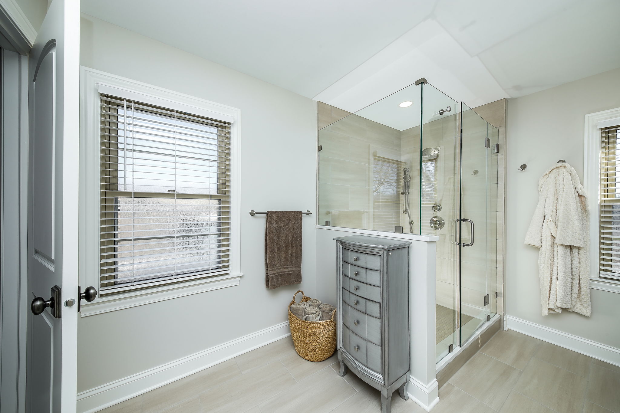 19-web-or-mls-Master bathroom 2