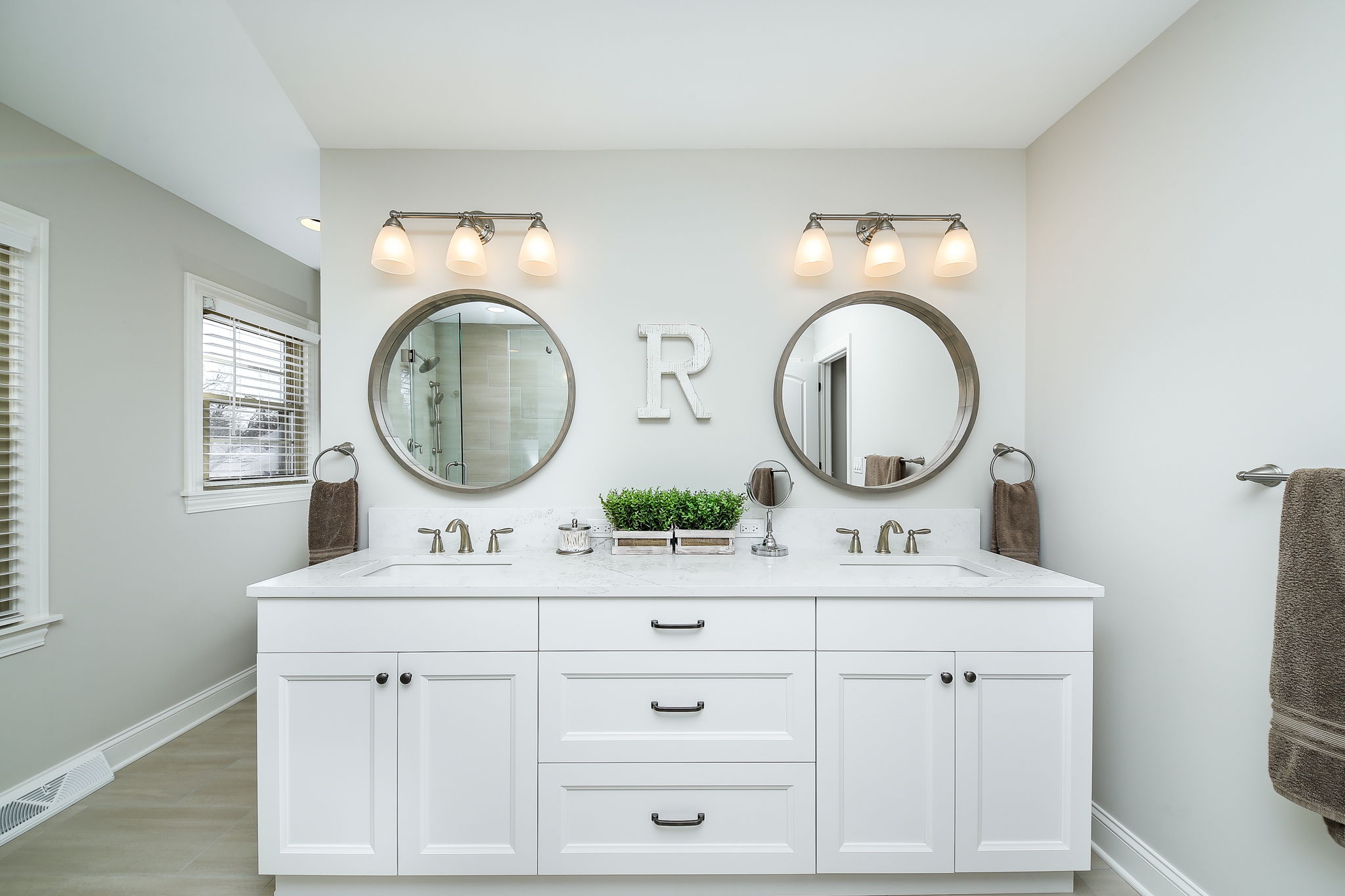 20-web-or-mls-Master bathroom 5