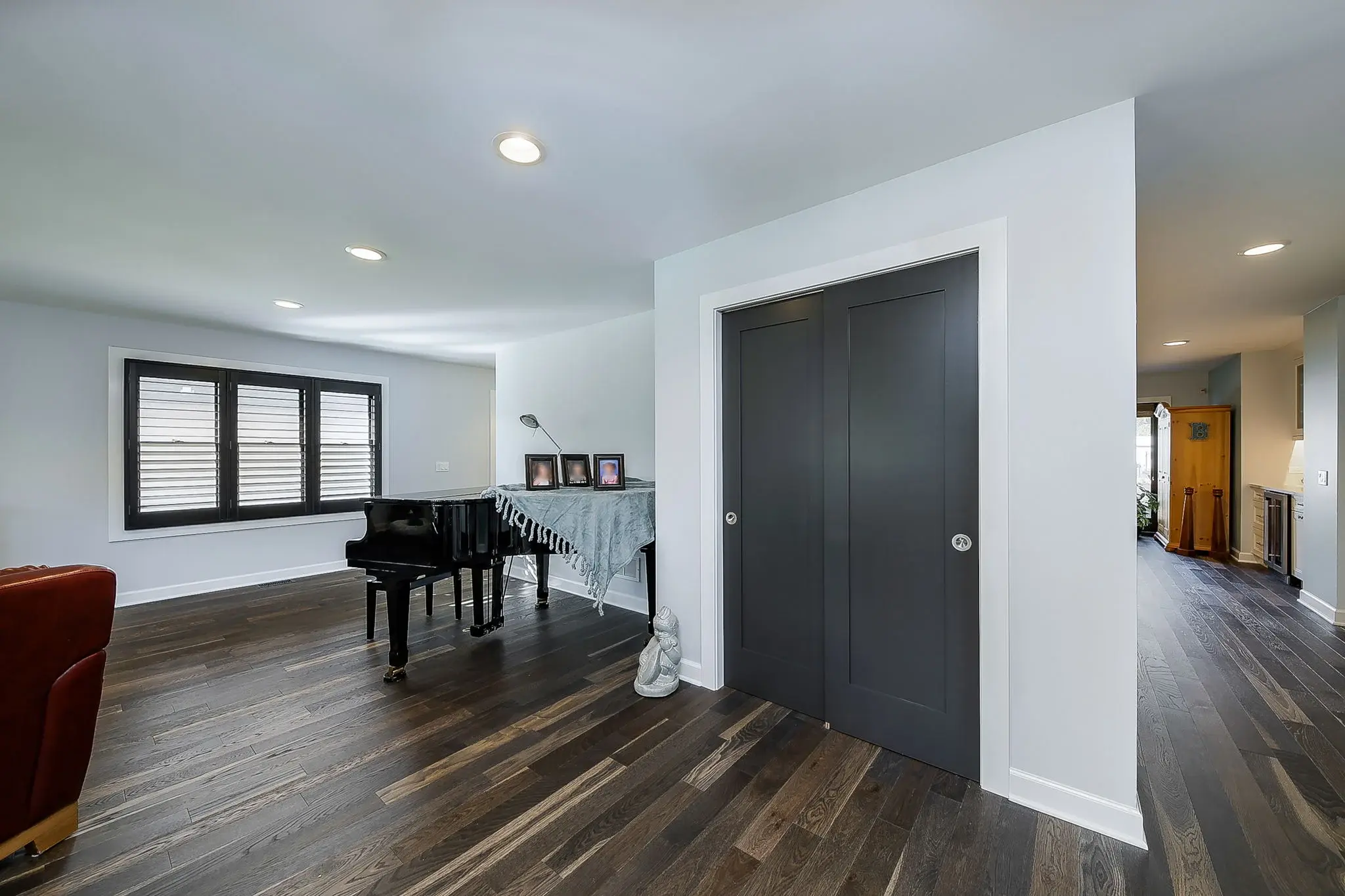 3-web-or-mls-Living room