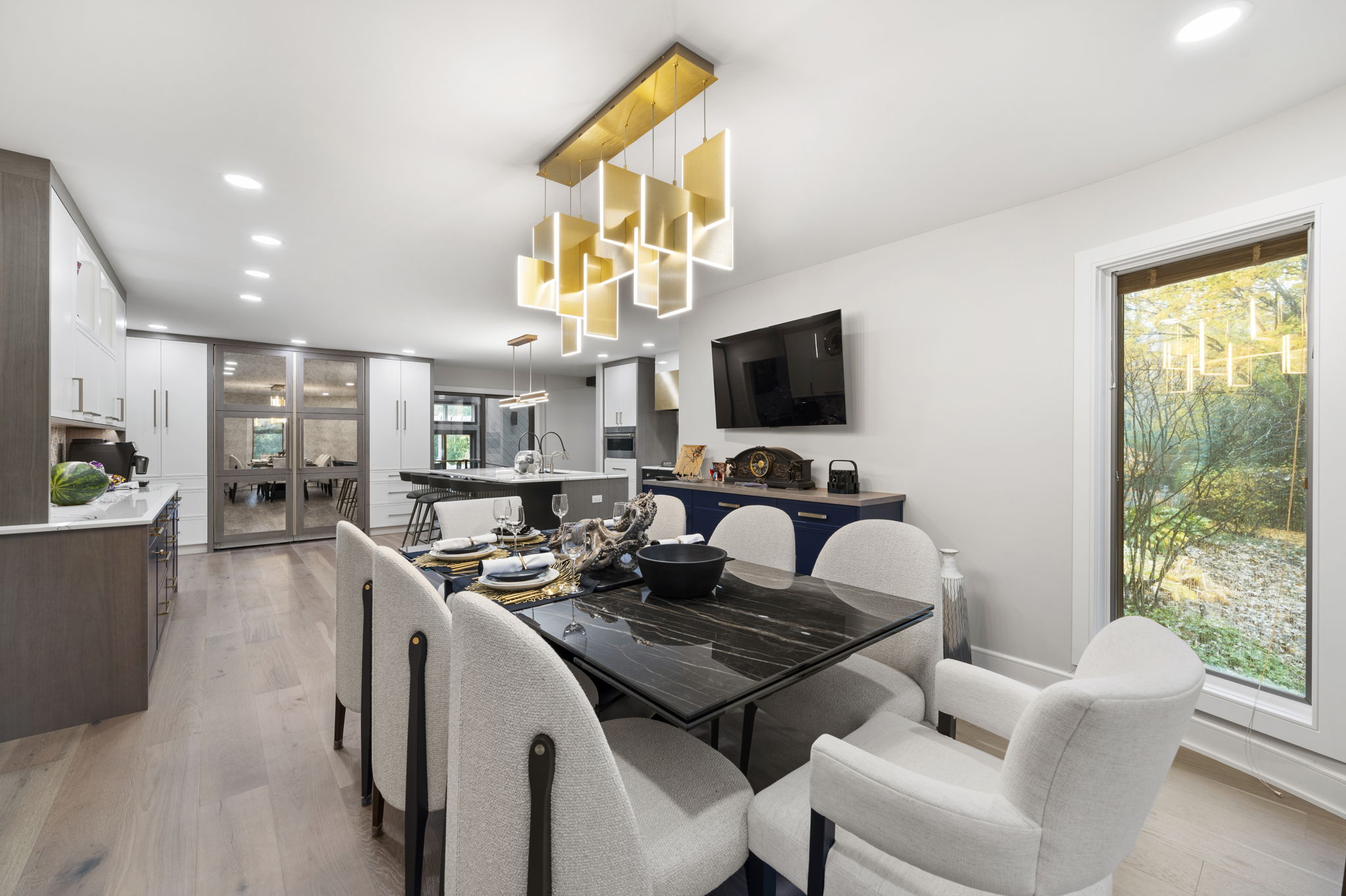 https://5237130.fs1.hubspotusercontent-na1.net/hubfs/5237130/4-web-or-mls-4522-red-oak-ln-1.jpg