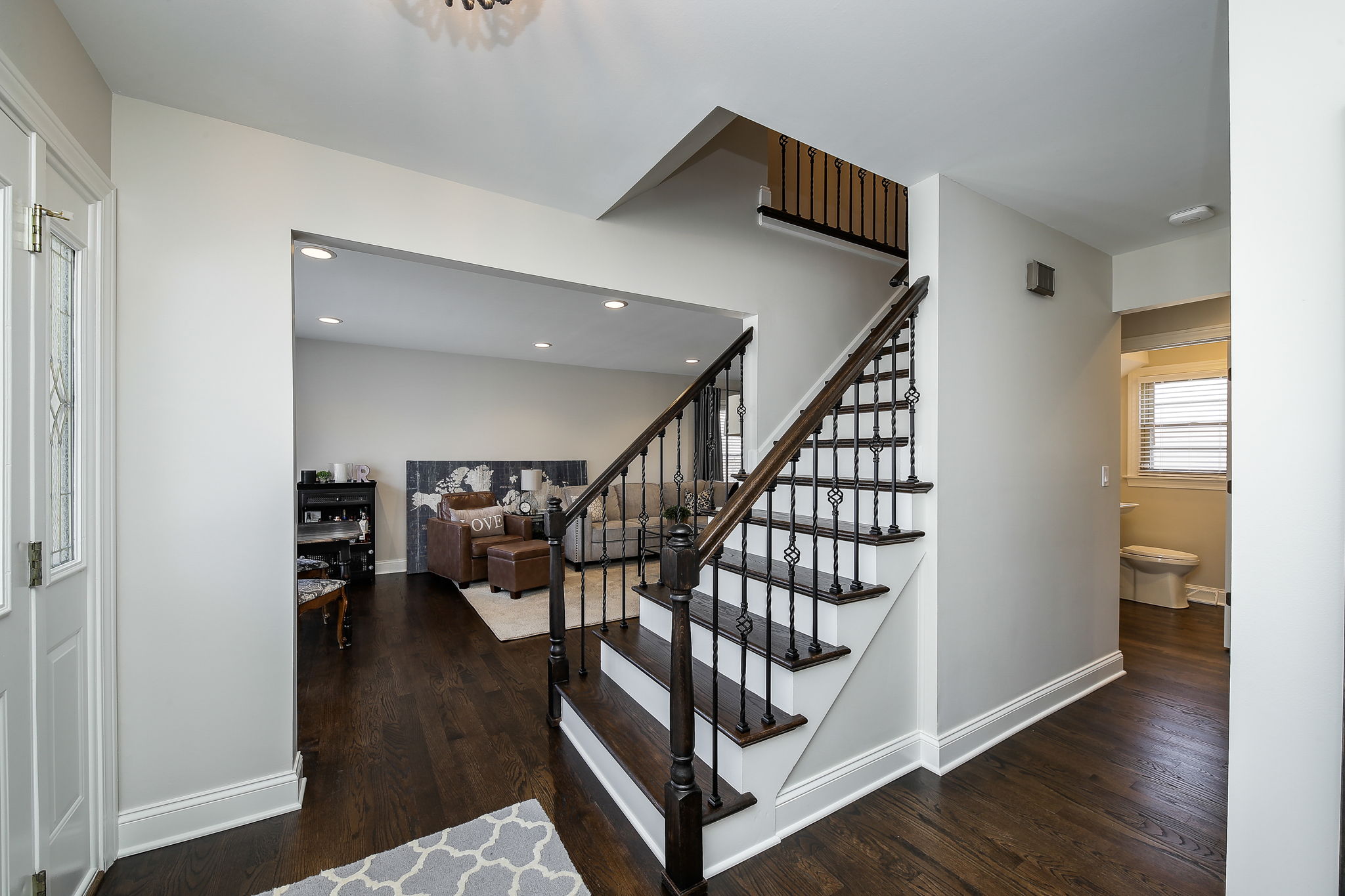 8-web-or-mls-Foyer