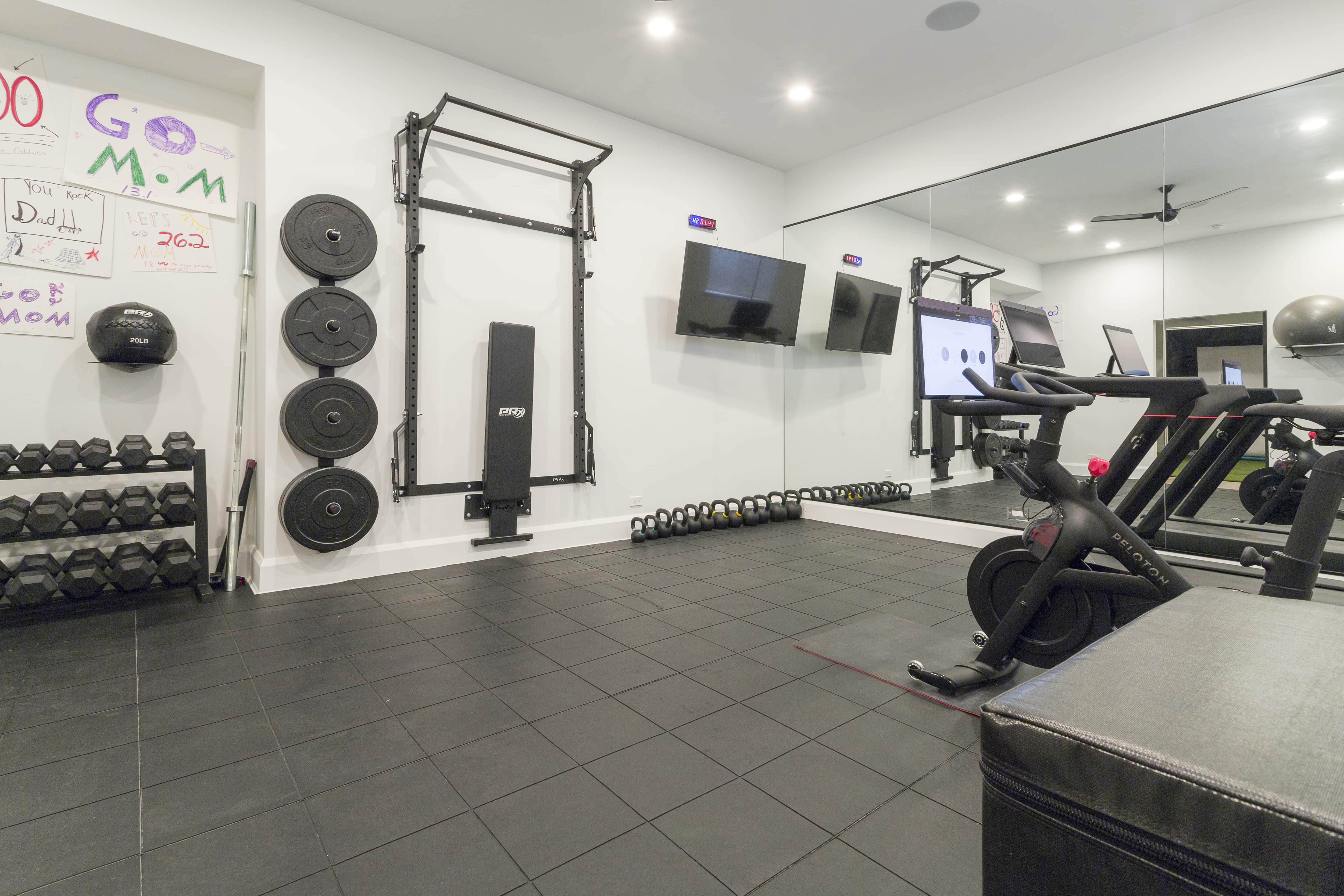 https://5237130.fs1.hubspotusercontent-na1.net/hubfs/5237130/931%20N%20Highland_Exercise_Room_02-min.jpg