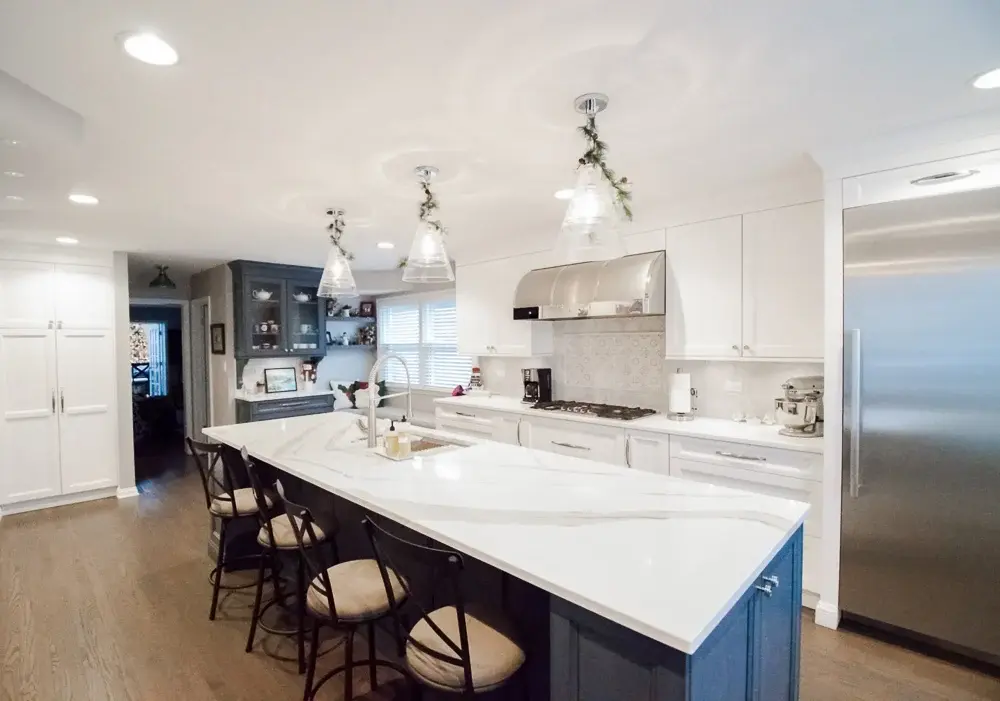 https://5237130.fs1.hubspotusercontent-na1.net/hubfs/5237130/Arlington%20Heights%20Custom%20Kitchen%2026-1.webp