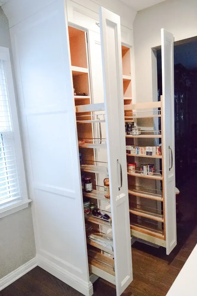 https://5237130.fs1.hubspotusercontent-na1.net/hubfs/5237130/Arlington%20Heights%20Custom%20Kitchen%2031.webp