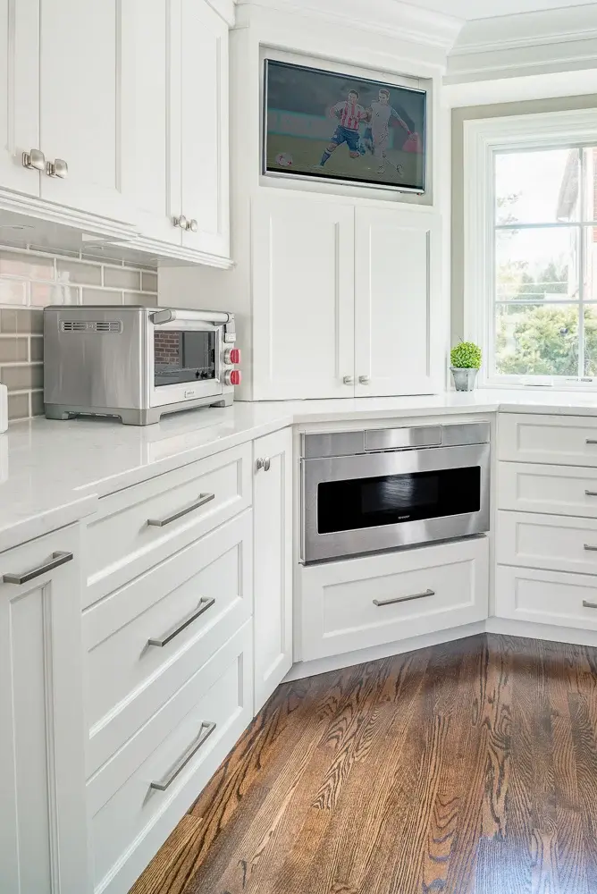 https://5237130.fs1.hubspotusercontent-na1.net/hubfs/5237130/Arlington%20Heights%20Luxury%20Kitchen%20Remodeling%209.webp