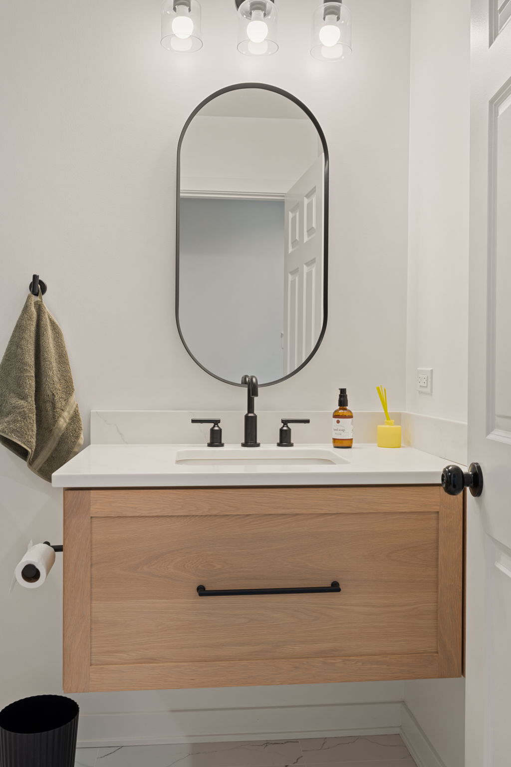 https://5237130.fs1.hubspotusercontent-na1.net/hubfs/5237130/Images/2.1%20Portfolio%20Page%20/Addition%20-%20Detolve/16-web-or-mls-315-w-haven-dr.jpg