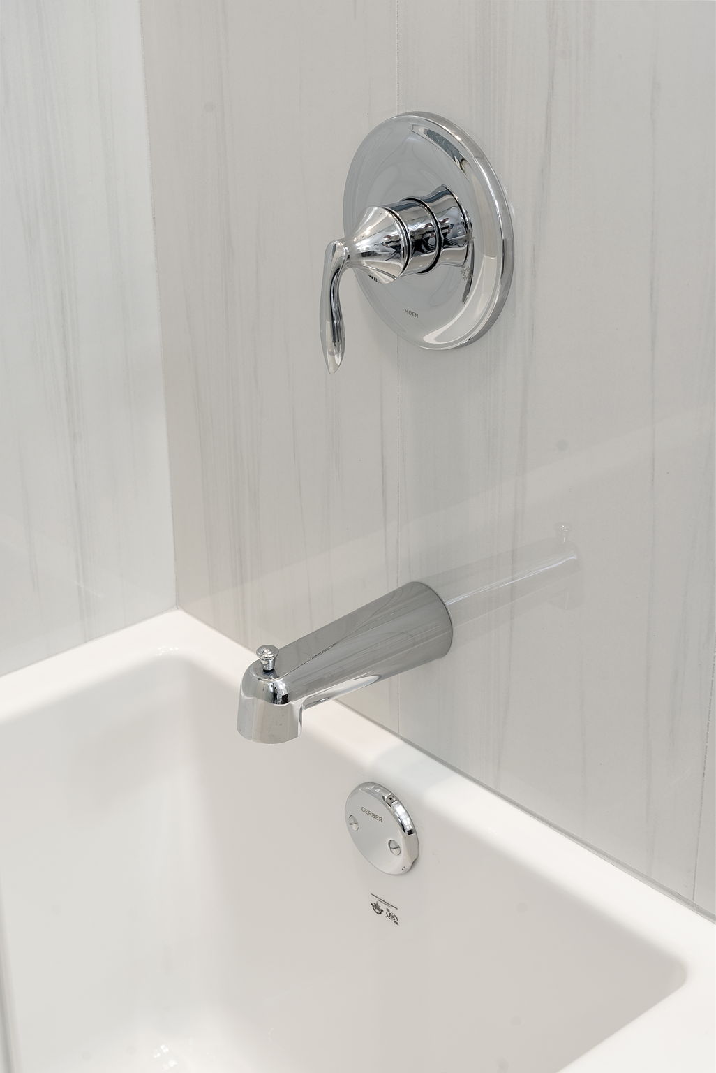 https://5237130.fs1.hubspotusercontent-na1.net/hubfs/5237130/Images/2.1%20Portfolio%20Page%20/Bathroom%20-%20Hemmer/17-web-or-mls-1048-captains-ln.jpg