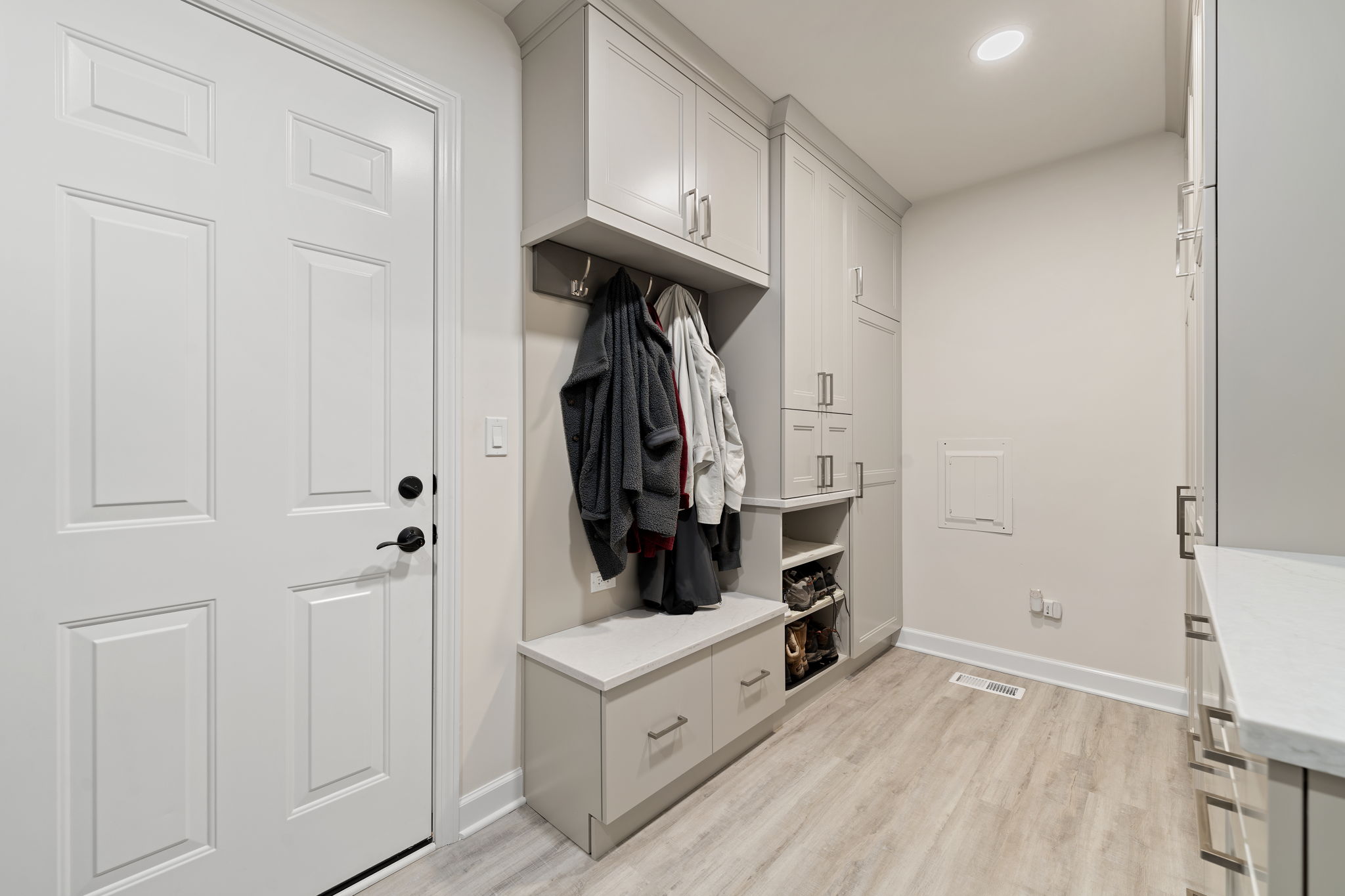 https://5237130.fs1.hubspotusercontent-na1.net/hubfs/5237130/Images/2.1%20Portfolio%20Page%20/Cicero%20-%20Bathroom%20and%20Laundry/15-web-or-mls-813-lehigh-ln.jpeg