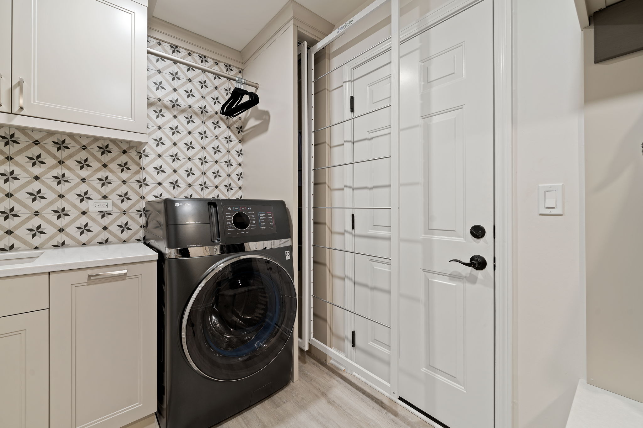 https://5237130.fs1.hubspotusercontent-na1.net/hubfs/5237130/Images/2.1%20Portfolio%20Page%20/Cicero%20-%20Bathroom%20and%20Laundry/25-web-or-mls-813-lehigh-ln.jpeg
