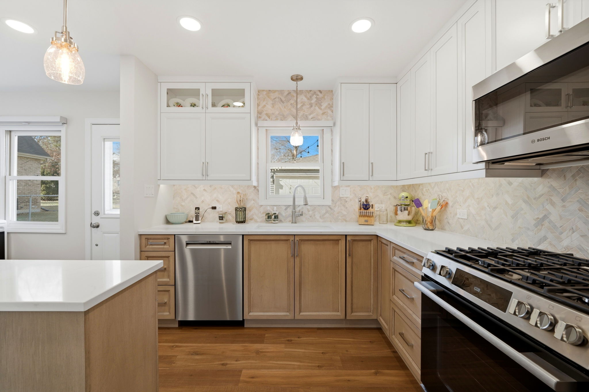 1-web-or-mls-838-n-hickory-ave