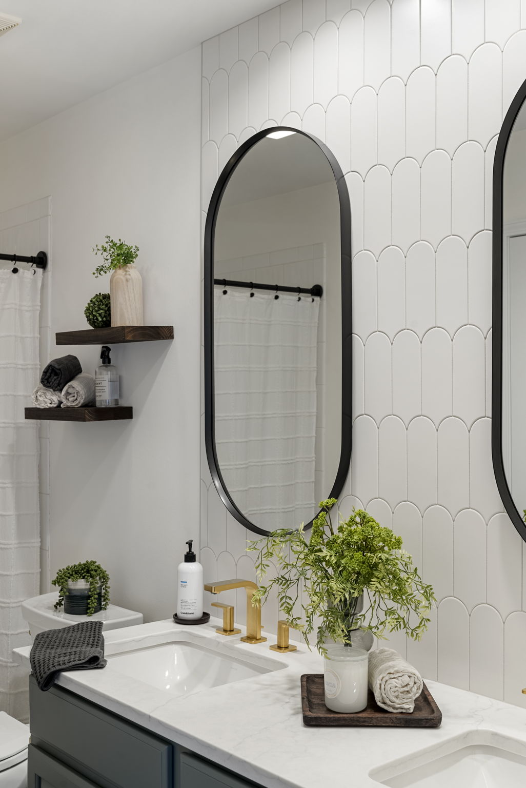 https://5237130.fs1.hubspotusercontent-na1.net/hubfs/5237130/Images/2.1%20Portfolio%20Page%20/Kitchen%20and%20Bath-%20Delarco/30-web-or-mls-405-langley-ct.jpg