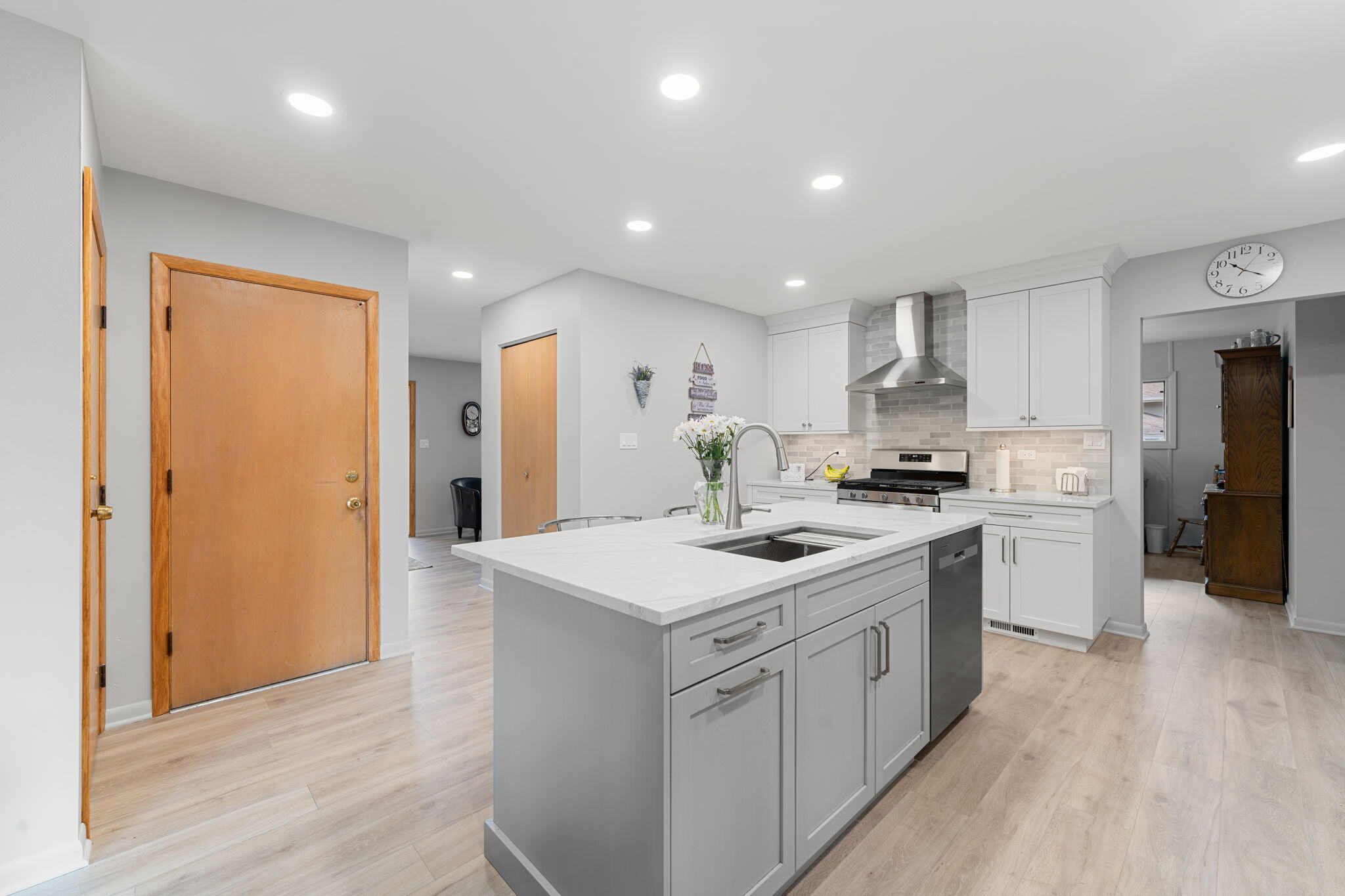2-web-or-mls-4601-magnolia-dr
