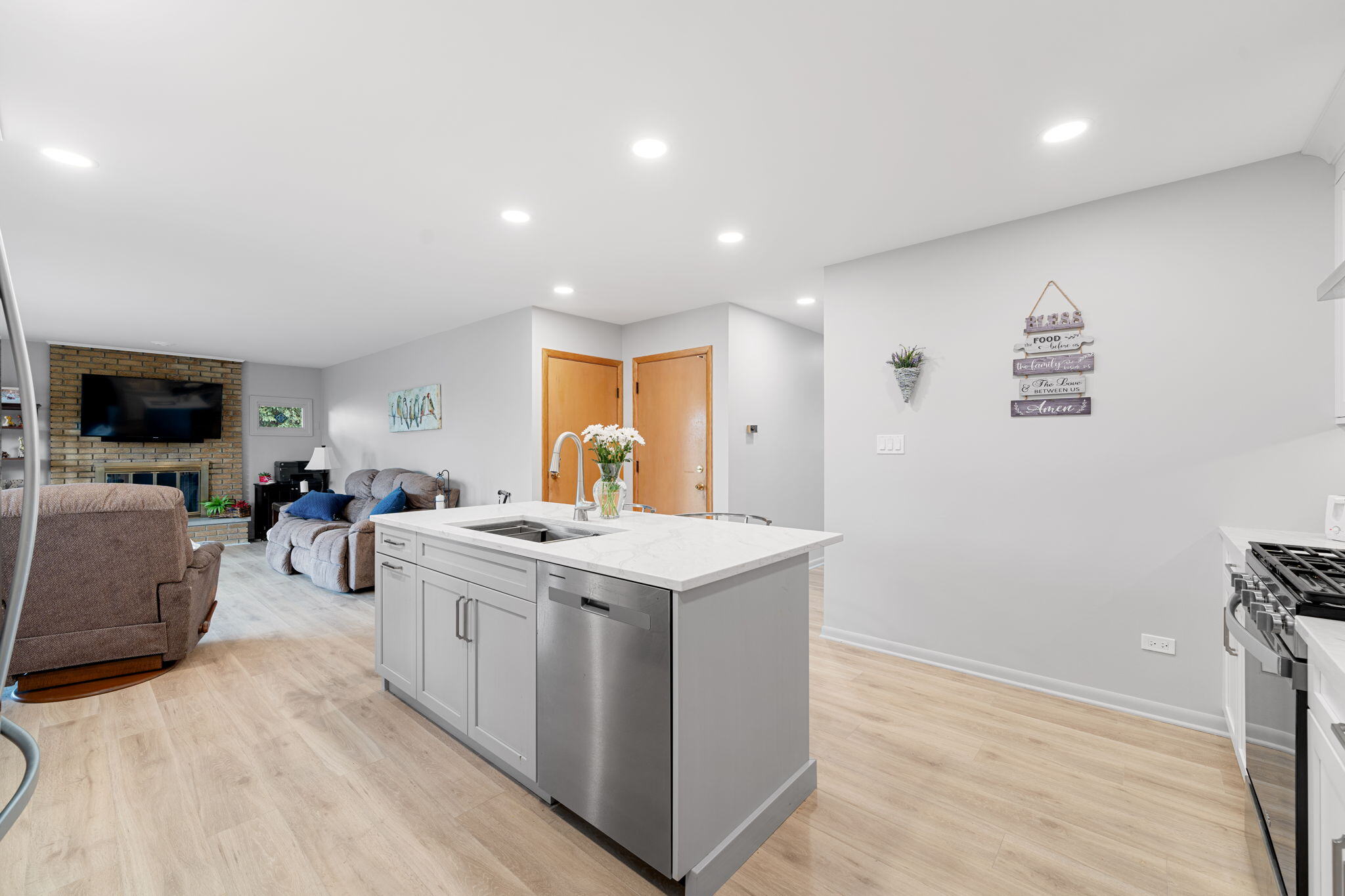 5-web-or-mls-4601-magnolia-dr
